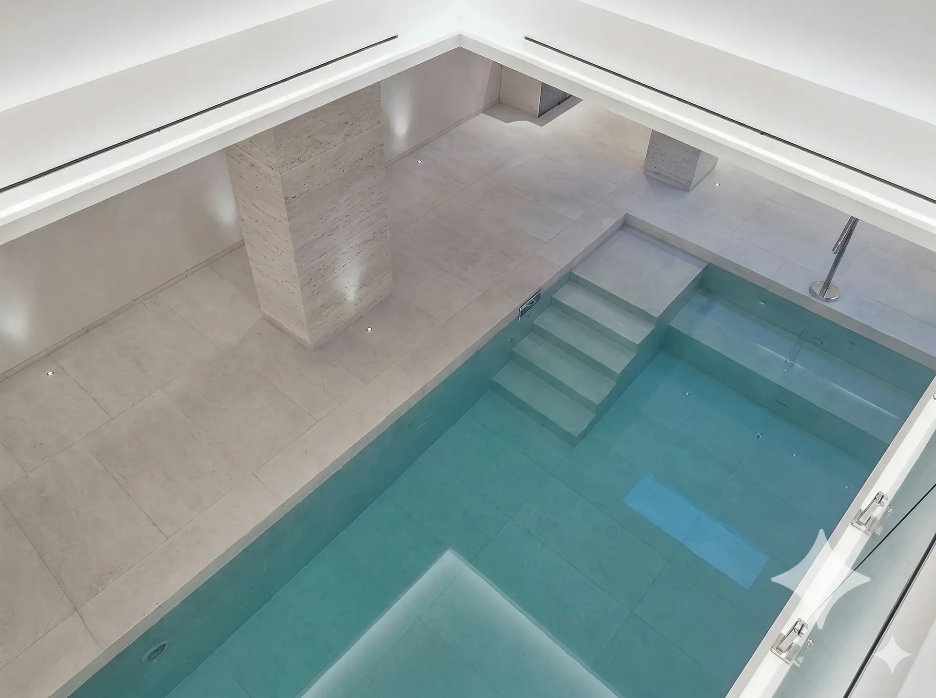 Облицовка бассейна травертином Travertino Classic Light — фигурная резка — Фото 3