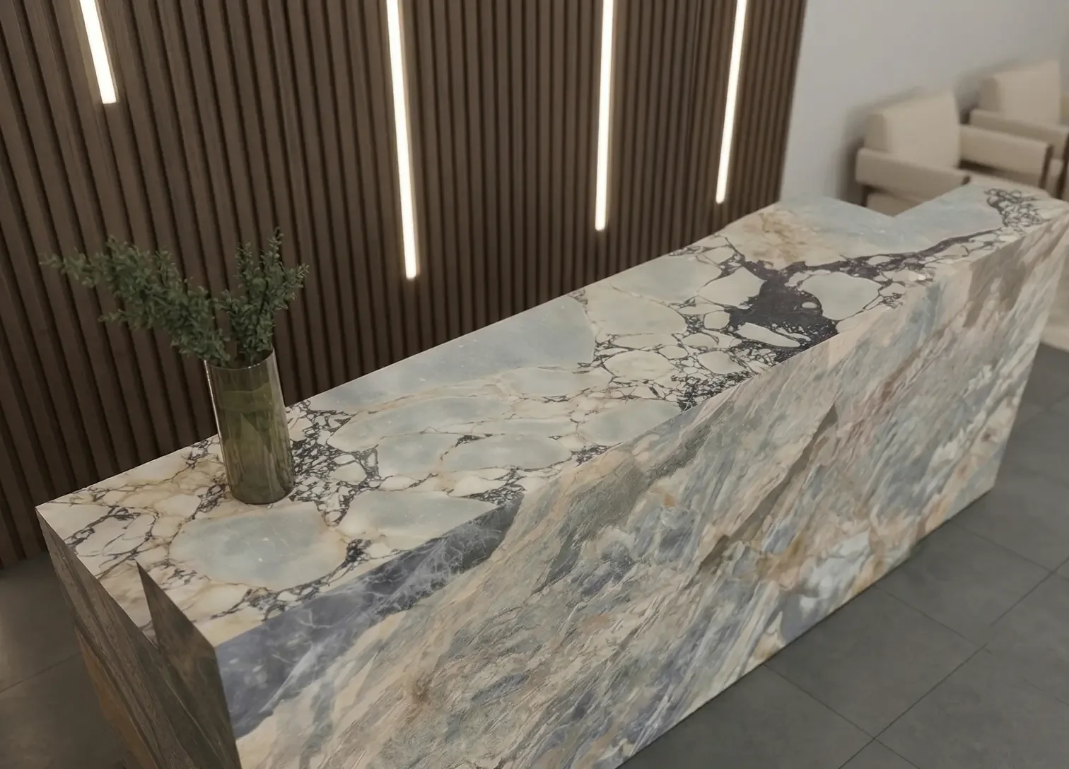 Ресепшен из мрамора Calacatta Viola — точное попадание в рендер — Фото 4